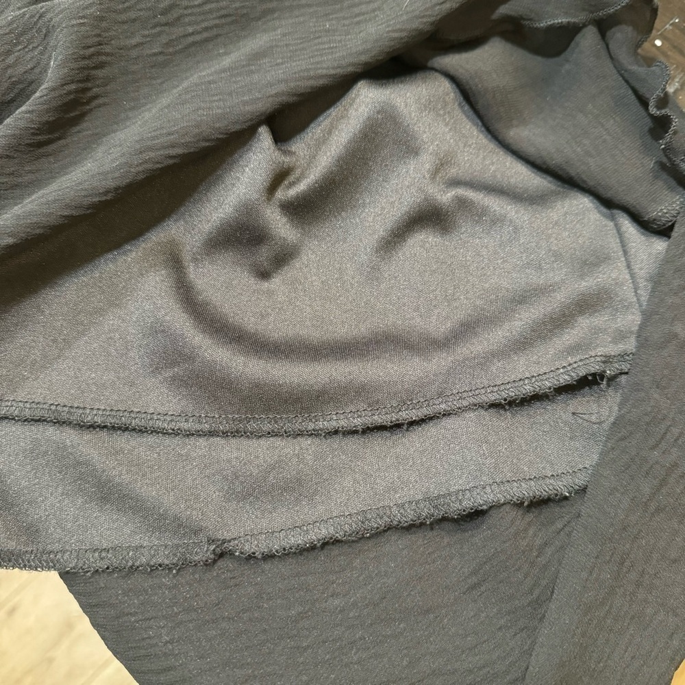 Urban Episode black sleeveless tank V neck blouse, high low hem, fully lined, M - Picture 4 of 10